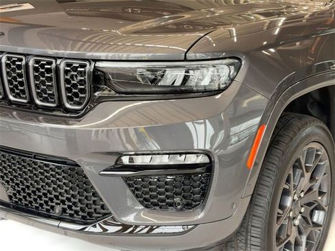 New 2025 Jeep Grand Cherokee Summit image 11