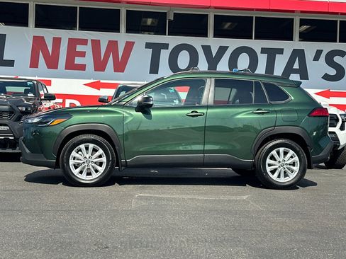 Used 2025 Toyota Corolla Cross LE FWD image 2