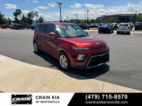 Certified 2022 Kia Soul LX FWD image 2