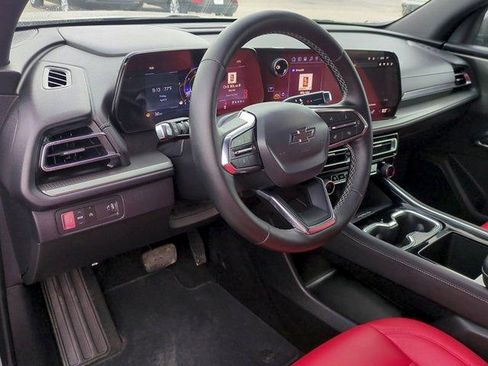 Used 2025 Chevrolet Traverse LT w/ Midnight/Sport Edition image 10