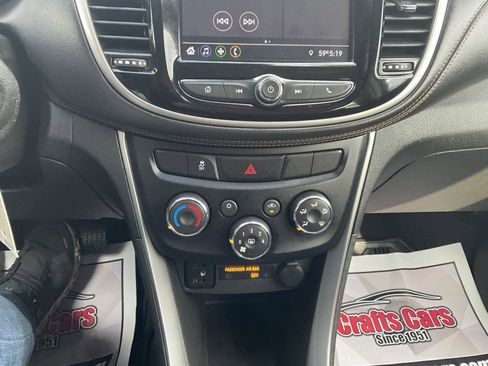 Used 2020 Chevrolet Trax LT AWD/4WD image 17