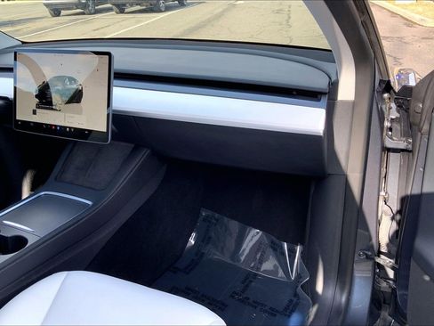 Used 2023 Tesla Model Y Performance image 17