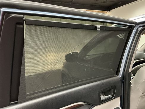 Used 2015 Toyota Highlander Limited Platinum AWD/4WD image 24