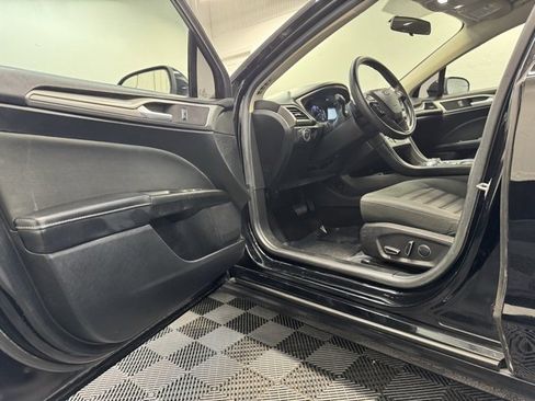 Used 2018 Ford Fusion SE w/ Fusion SE Technology Package image 10