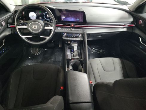 Used 2025 Hyundai Elantra SEL FWD image 12