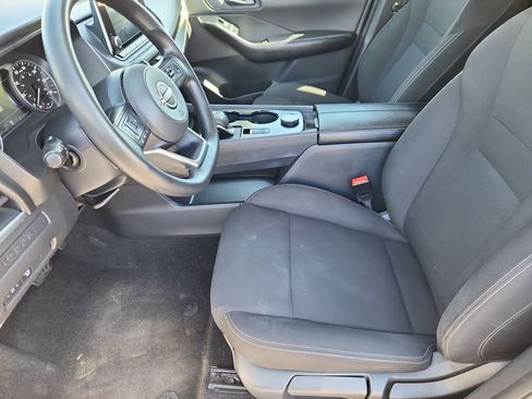 Used 2024 Nissan Rogue S image 8