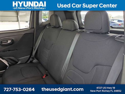 Used 2018 Jeep Renegade Latitude w/ Cold Weather Group AWD/4WD image 19