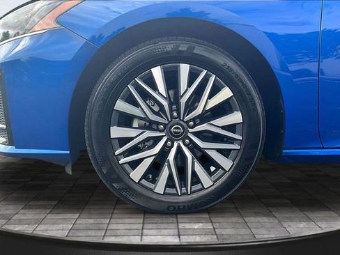 Used 2025 Nissan Altima 2.5 SV FWD image 30