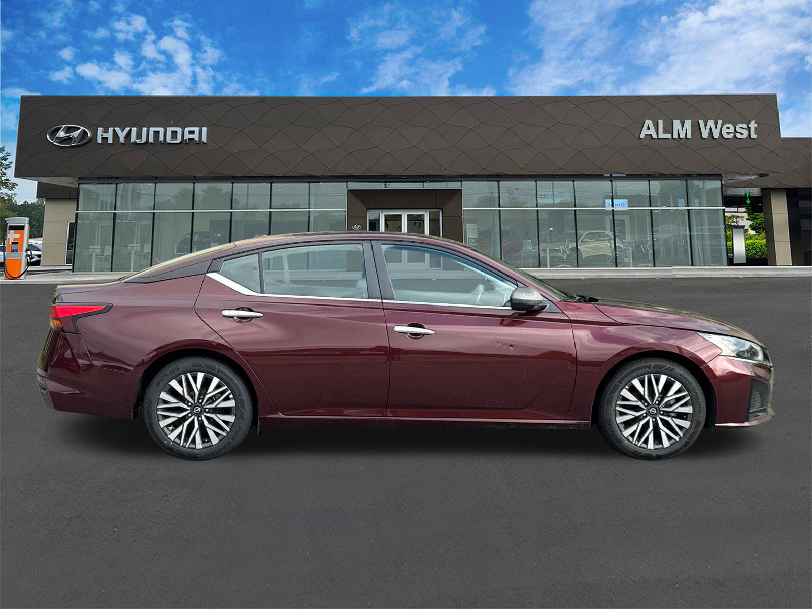 Used 2024 Nissan Altima 2.5 SV FWD image 4