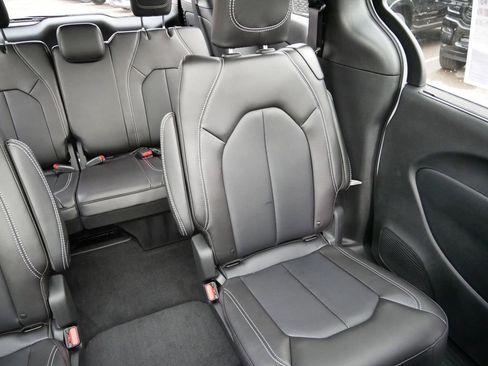 New 2026 Chrysler Pacifica Select AWD/4WD image 21