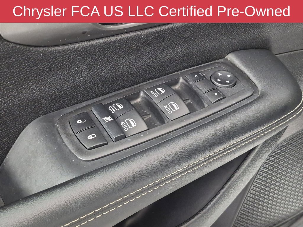 Certified 2025 Chrysler Pacifica Select FWD image 16