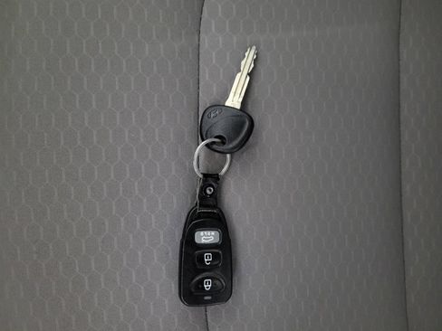 Used 2019 Hyundai Elantra SE FWD image 32