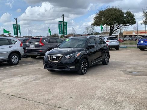 Used 2020 Nissan Kicks SR w/ SR Premium Package FWD image 4