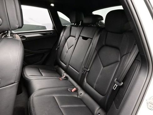 Certified 2025 Porsche Macan AWD/4WD image 14