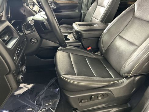 Used 2023 Chevrolet Suburban Premier image 21