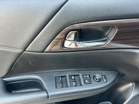 Used 2016 Honda Accord EX image 11