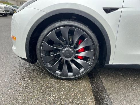 Used 2023 Tesla Model Y Performance image 29