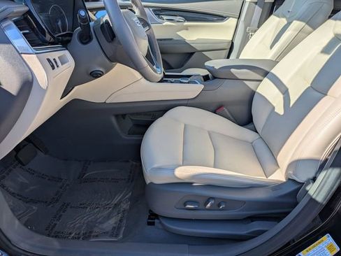 Used 2025 Cadillac XT6 Premium Luxury image 13