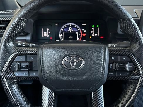 Used 2025 Toyota Tacoma SR5 AWD/4WD image 15