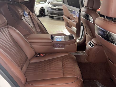 Used 2025 Genesis G90 3.5T image 19