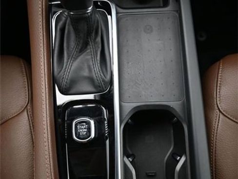 Used 2022 Volvo XC90 T6 Momentum image 11