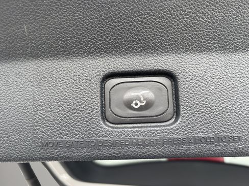 Used 2018 Ford Explorer XLT w/ Equipment Group 202A image 17