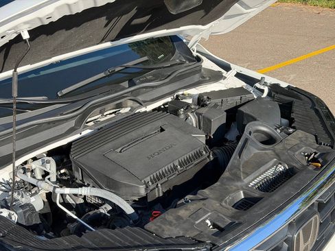 Used 2025 Honda Pilot Sport image 12