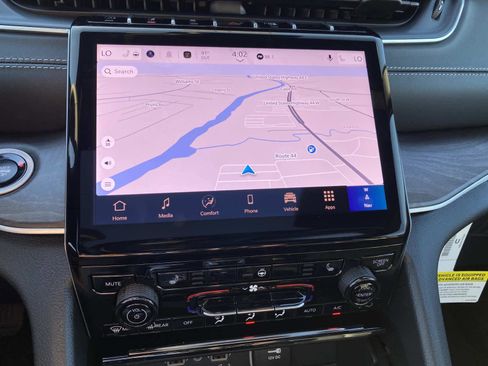 New 2025 Jeep Grand Cherokee Limited w/ Black Appearance Package image 11