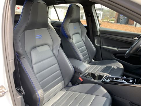 Used 2024 Volkswagen Golf R AWD/4WD image 40