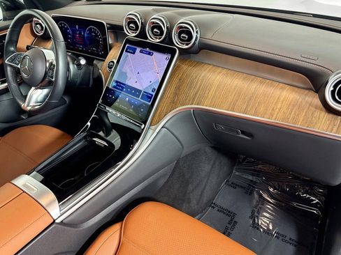 Used 2025 Mercedes-Benz GLC 350e 4MATIC image 28