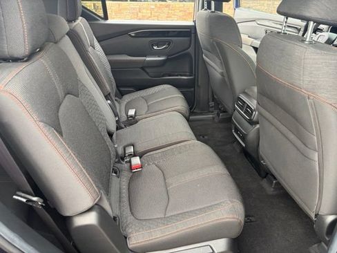 Used 2025 Honda Pilot Sport image 34