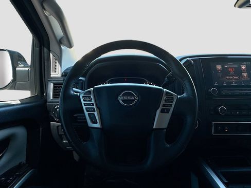 Used 2024 Nissan Titan SV w/ SV Convenience Package RWD image 11
