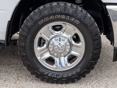 Used 2022 RAM 2500 Tradesman w/ Chrome Appearance Group RWD image 23