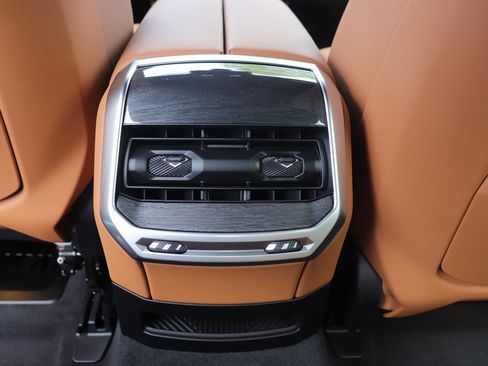 New 2026 BMW 740i xDrive w/ Premium Package image 21