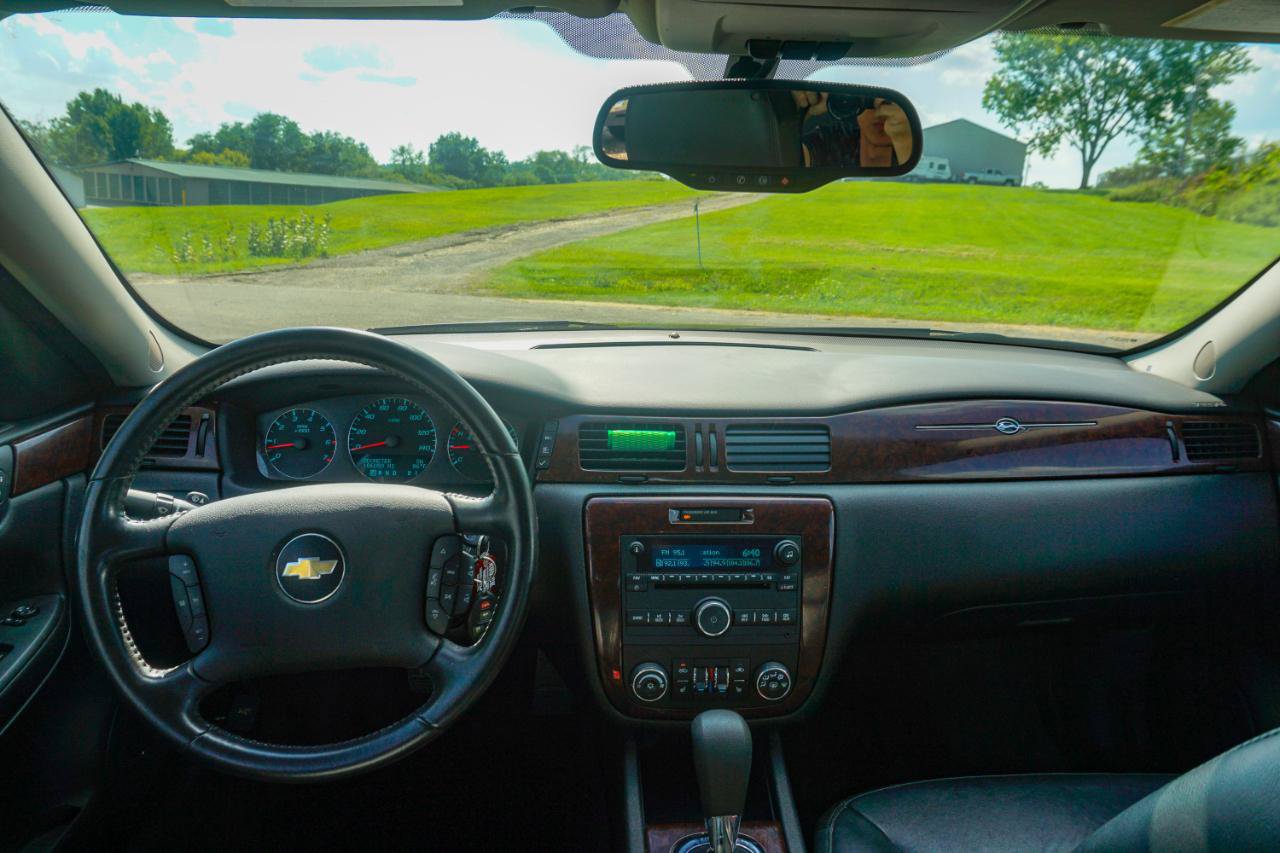 Used 2011 Chevrolet Impala LT w/ Luxury Edition Package FWD image 10