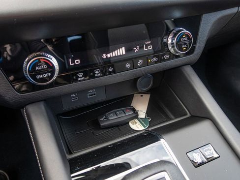 Used 2024 Mitsubishi Outlander ES AWD/4WD image 42