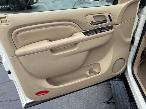 Used 2014 Cadillac Escalade Premium AWD/4WD image 10