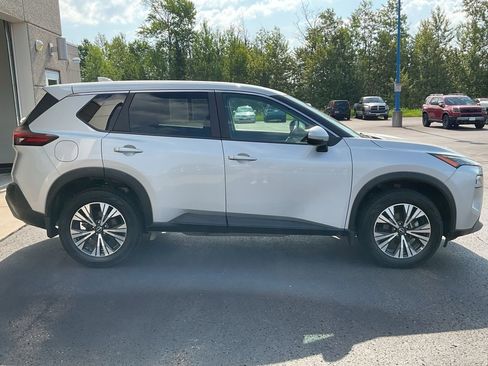 Used 2022 Nissan Rogue SV image 4