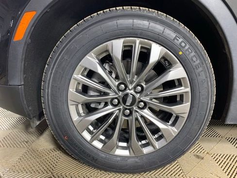 Used 2024 Cadillac XT4 Premium Luxury image 32