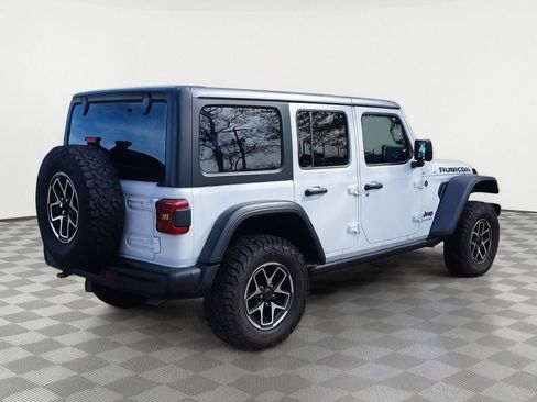 Used 2024 Jeep Wrangler Unlimited Rubicon w/ Capability Package image 7