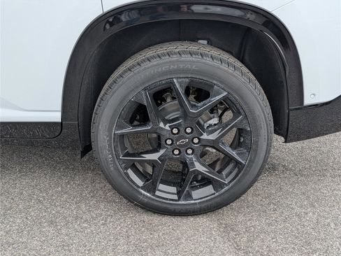 New 2026 Chevrolet Traverse RS w/ LPO, Floor Liner Package image 5