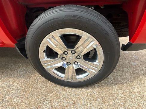 Used 2018 Chevrolet Silverado 1500 Custom w/ Custom Value Package AWD/4WD image 9