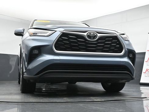 Used 2020 Toyota Highlander XLE image 33