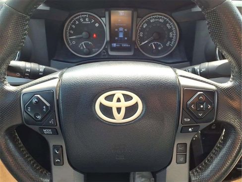 Used 2020 Toyota Tacoma TRD Off-Road w/ Technology Package image 15