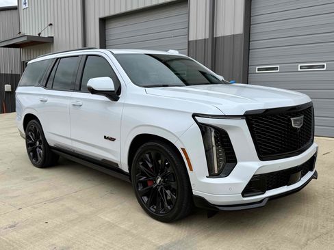 Used 2026 Cadillac Escalade V w/ LPO, ONYX Package AWD/4WD image 8