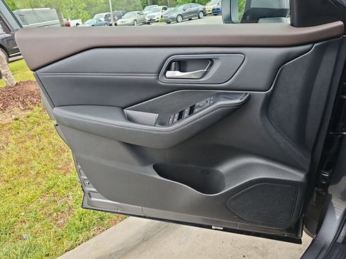 Used 2023 Nissan Rogue SV w/ SV Premium B Package FWD image 26