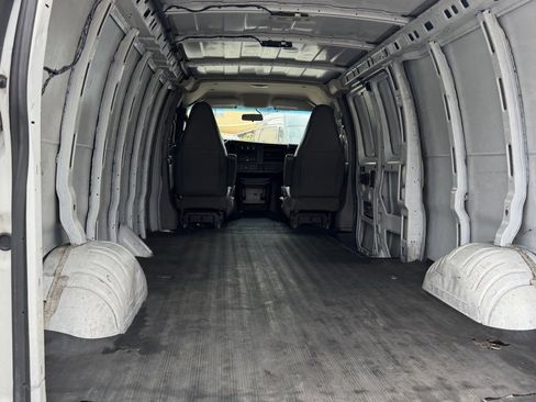 Used 2019 Chevrolet Express 2500 Extended w/ Driver Convenience Package image 7