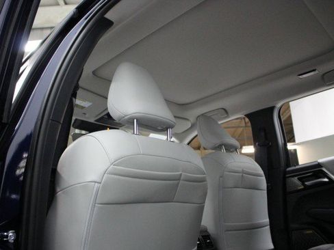 New 2025 Mitsubishi Outlander SE image 23