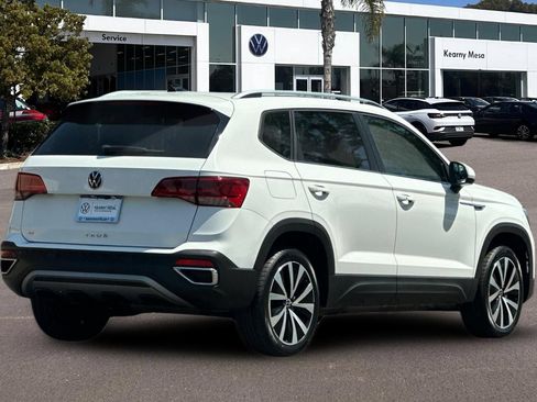 Used 2023 Volkswagen Taos SE w/ Panoramic Sunroof Package FWD image 4