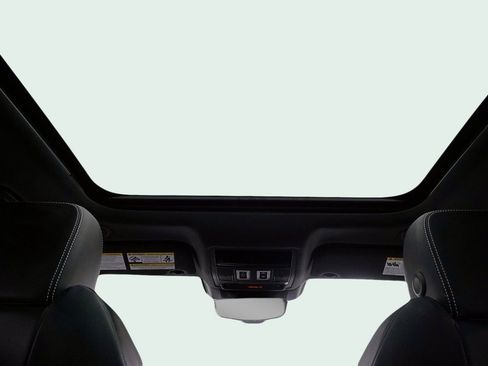 Used 2024 Jaguar F-PACE R-Dynamic S image 30